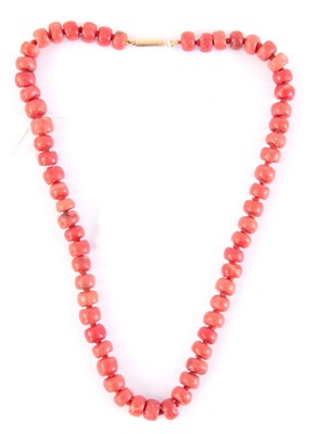 Lot 239 - A CORAL BEAD NECKLACE with yellow metal mounts...