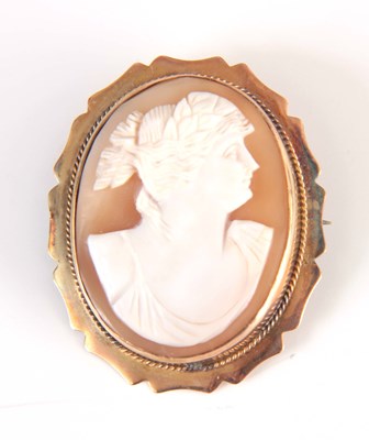 Lot 248 - A 9CT GOLD MOUNTED CAMEO BROOCH portrait of a...