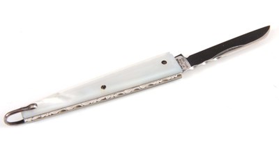 Lot 268 - A MOTHER OF PEARL FOLDING POCKET KNIFE with...