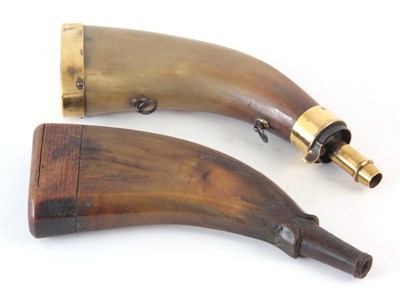 Lot 272 - A 19th CENTURY HORN AND BRASS MOUNTED POWDER...