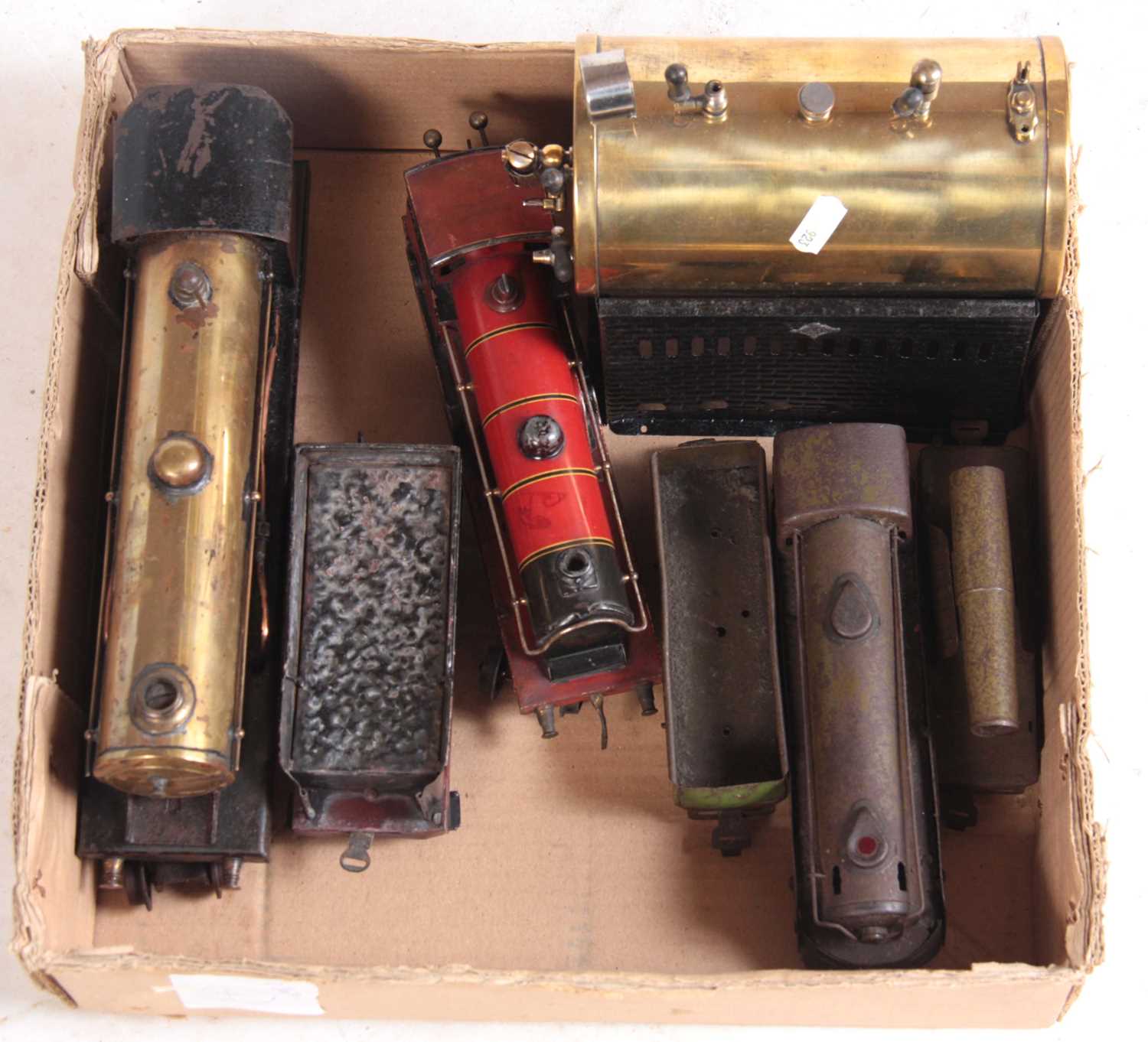 Lot 743 - A COLLECTION OF VINTAGE O GAUGE TRAINS...
