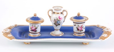 Lot 84 - AN EARLY 20TH CENTURY DRESDEN STYLE PORCELAIN...