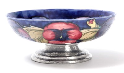 Lot 53 - AN EARLY 20TH CENTURY MOORCROFT TUDRIC PEWTER...