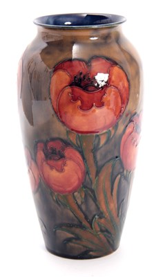 Lot 57 - AN EARLY 20TH CENTURY MOORCROFT VASE decorated...